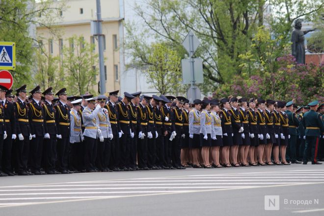 Фоторепортаж: парад в честь 80-й годовщины Победы прошел в Нижнем Новгороде - фото 151