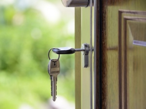 Желание продать квартиру заставило нижегородца погасить долг по алиментам