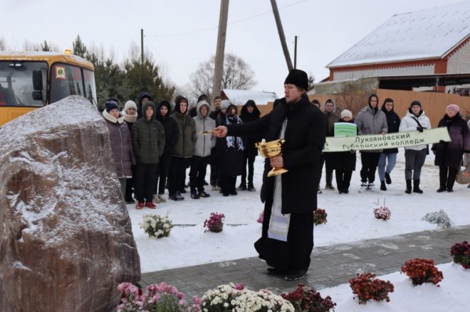 Сквер памяти погибших участников СВО открыли в Лукоянове  - фото 1