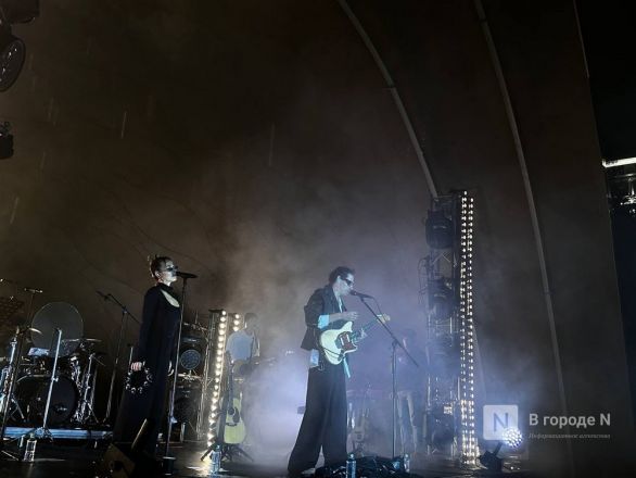 Zoloto выступил под дождем на концерте в &laquo;Ракушке&raquo; в Нижнем Новгороде - фото 5