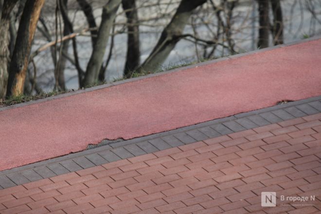 Трещит по швам: как выглядит центр Нижнего Новгорода после аномальной зимы — фоторепортаж - фото 88