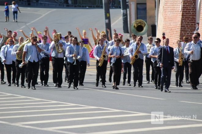 Парад духовых оркестров прошел по Большой Покровской в День города - фото 22