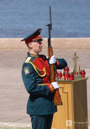 Без парада и салюта: как прошел День Победы в Нижнем Новгороде — фоторепортаж - фото 93