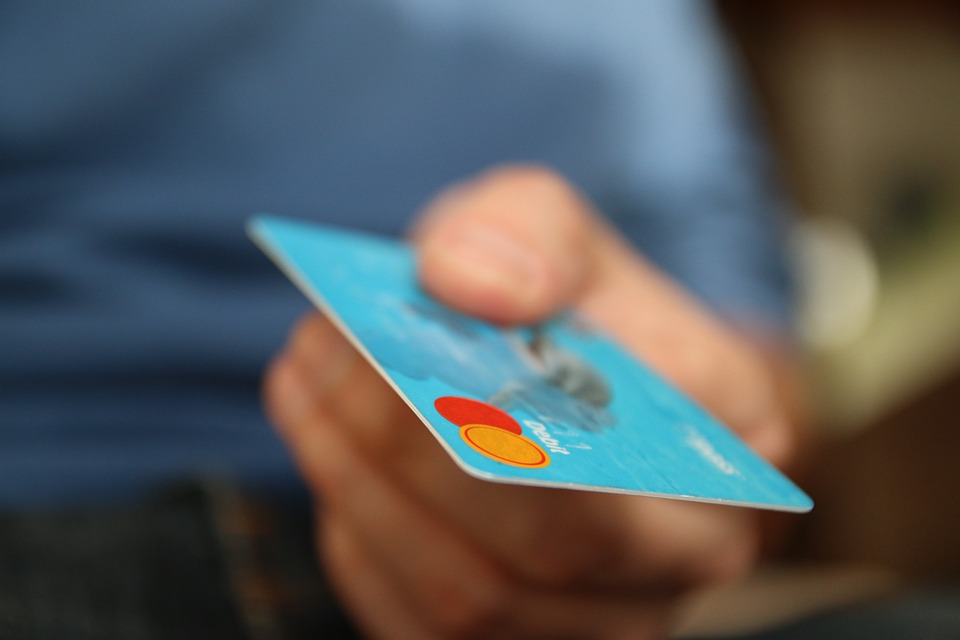 5 суперспособностей банковских карт: почему не выгодно держать деньги в кошельке - фото 3