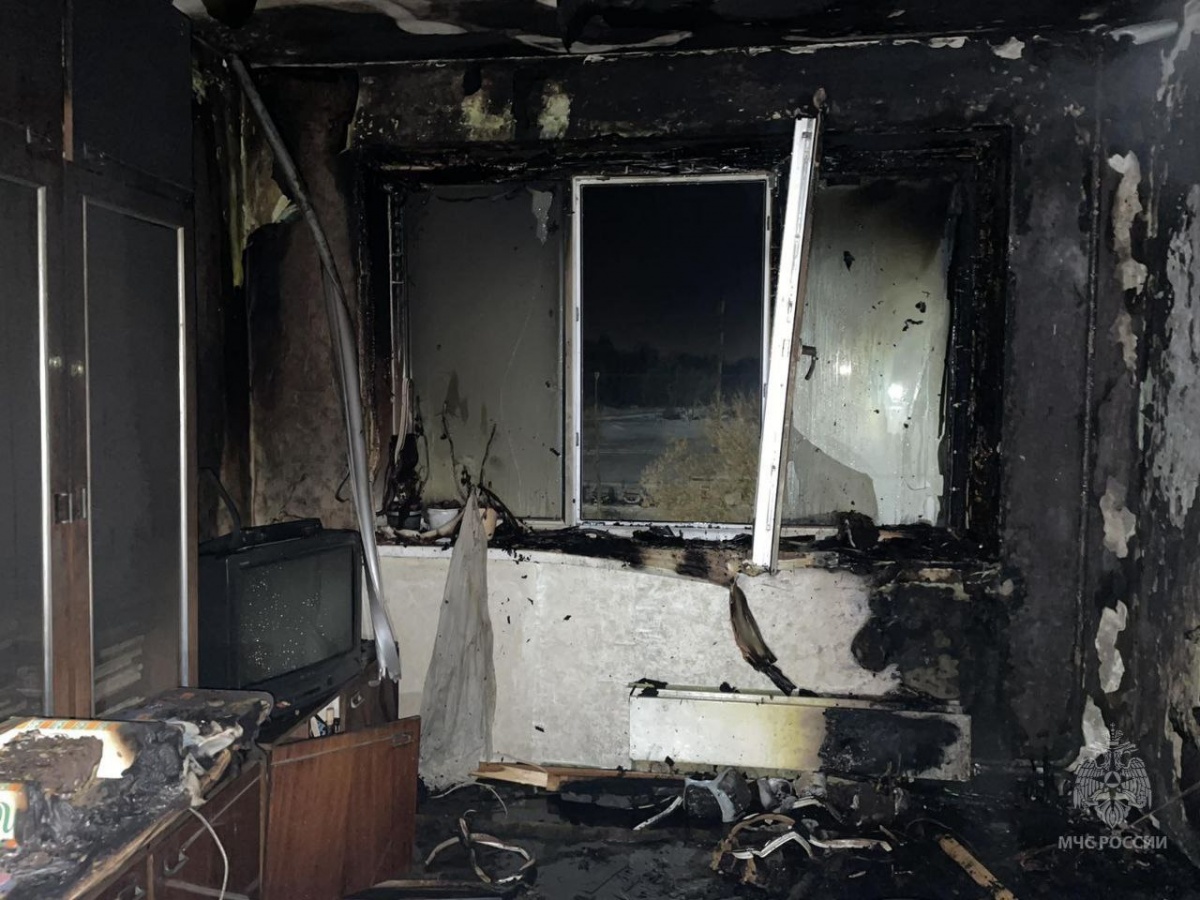 Два человека погибли на пожаре в Дзержинске из-за сигареты - фото 1