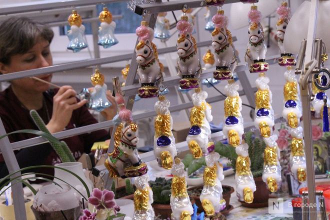Волшебство из стекла: фоторепортаж с фабрики елочных игрушек в Нижнем Новгороде - фото 88