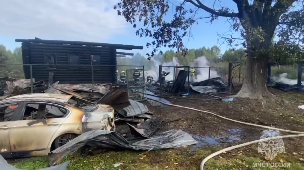Два человека погибли на пожаре в частном доме в Нижегородской области - фото 1