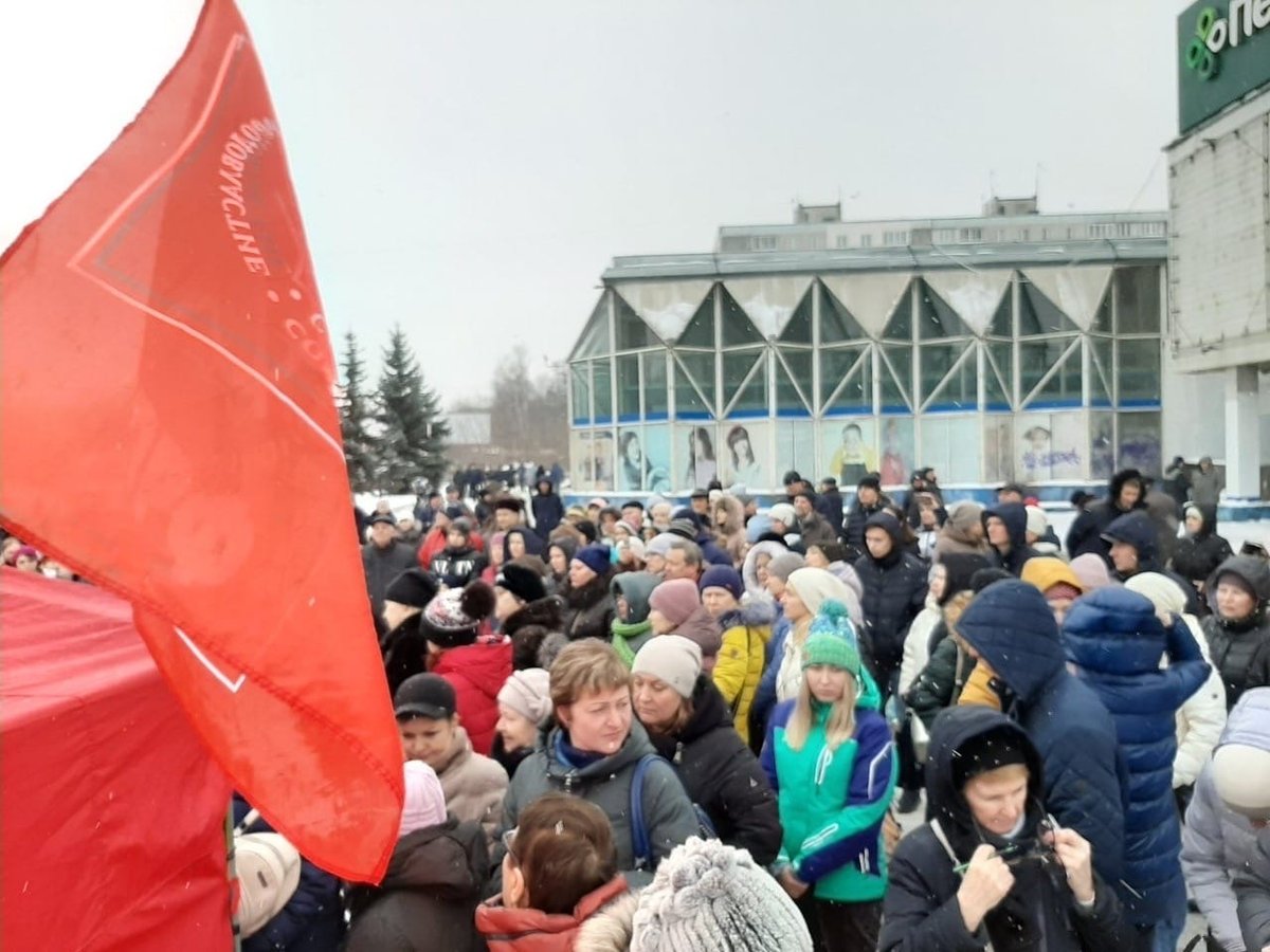Более 300 человек вышли на митинг за сохранение хирургического отделения в автозаводской больнице №40 - фото 1