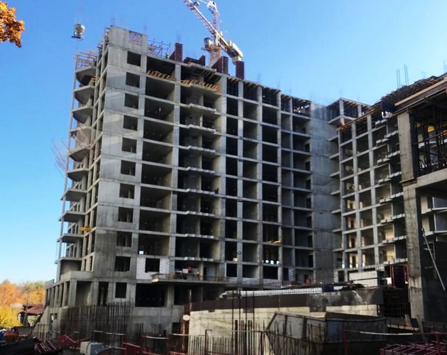 Без выходных ведется строительство жилого комплекса в центре Нижнего Новгорода - фото 1