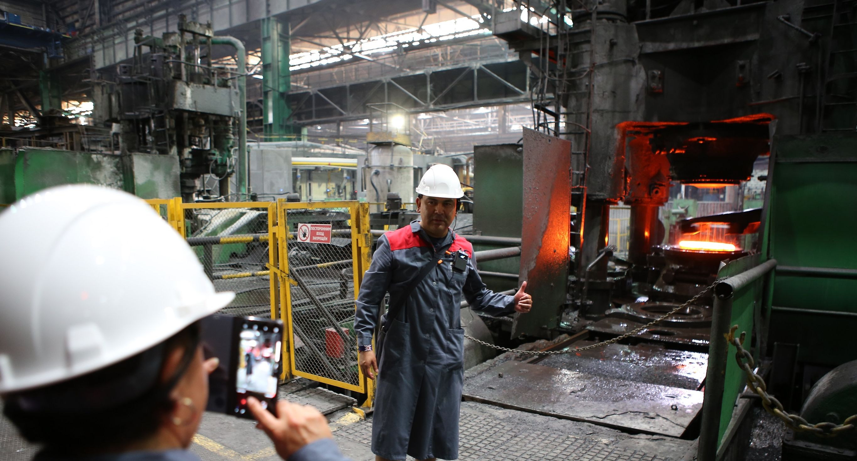 Мексиканские болельщики побывали на металлургическом заводе в Выксе (ФОТО) - фото 2