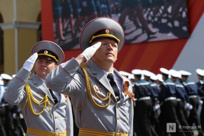 Фоторепортаж: парад в честь 80-й годовщины Победы прошел в Нижнем Новгороде - фото 204