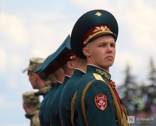 Фоторепортаж: парад в честь 80-й годовщины Победы прошел в Нижнем Новгороде - фото 69